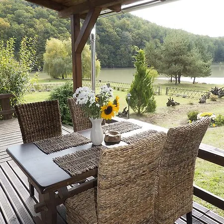 Wild & Free Private Lake Holiday home *